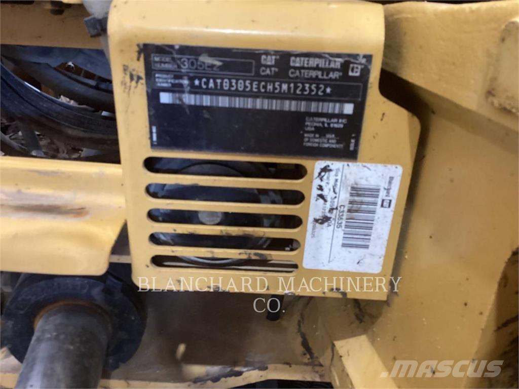 CAT 305E2 حفارات زحافة