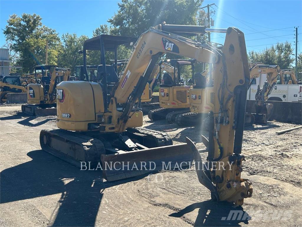 CAT 305E2 حفارات زحافة