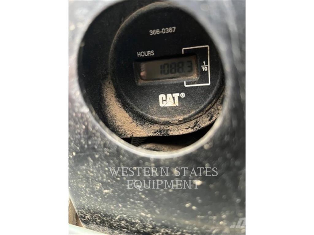 CAT 305E2 حفارات زحافة