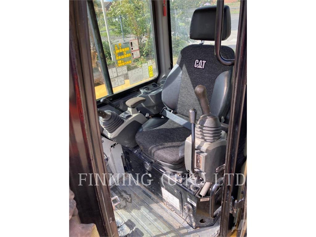 CAT 305E2 CR حفارات زحافة