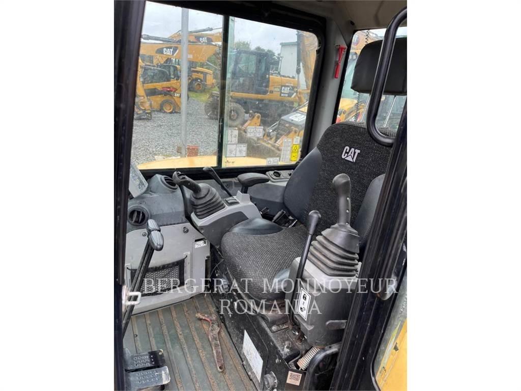 CAT 305E2CR حفارات زحافة