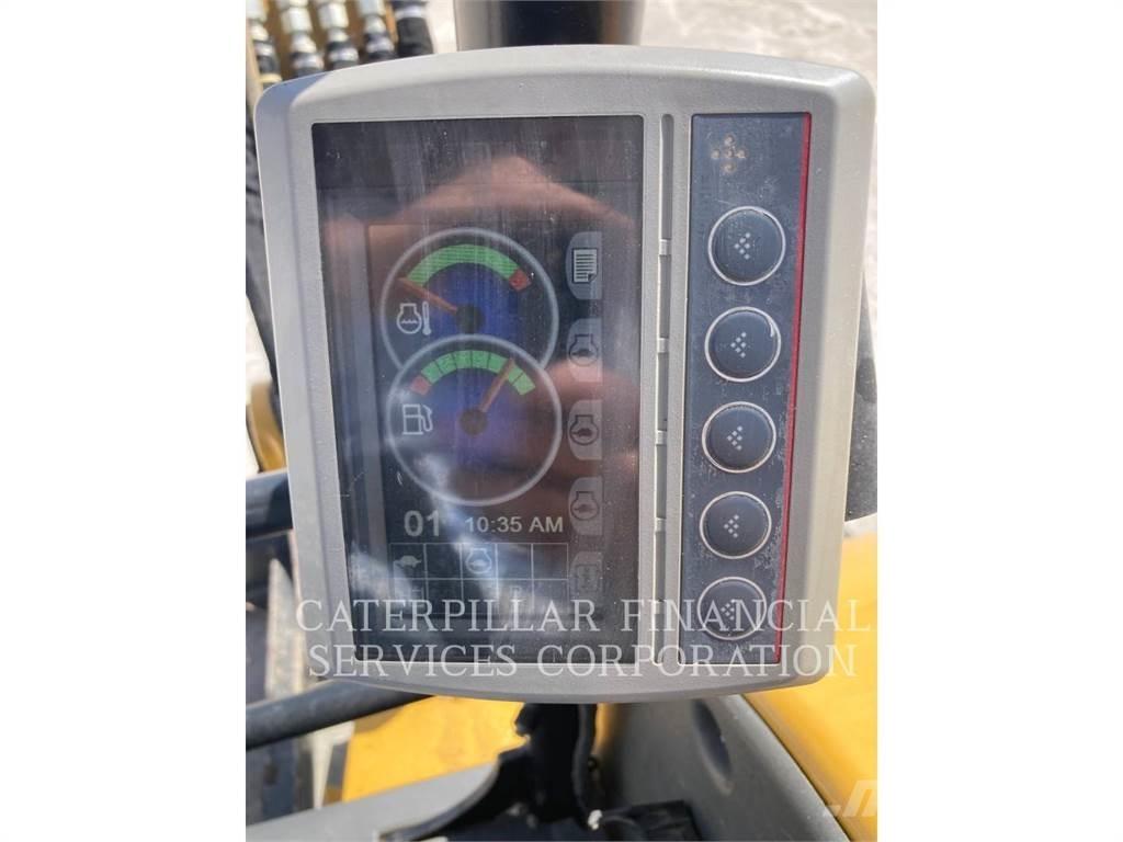 CAT 305E2CR حفارات زحافة