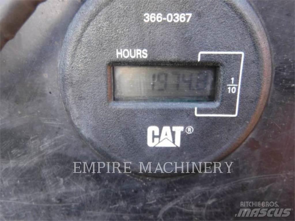 CAT 305E2CR حفارات زحافة