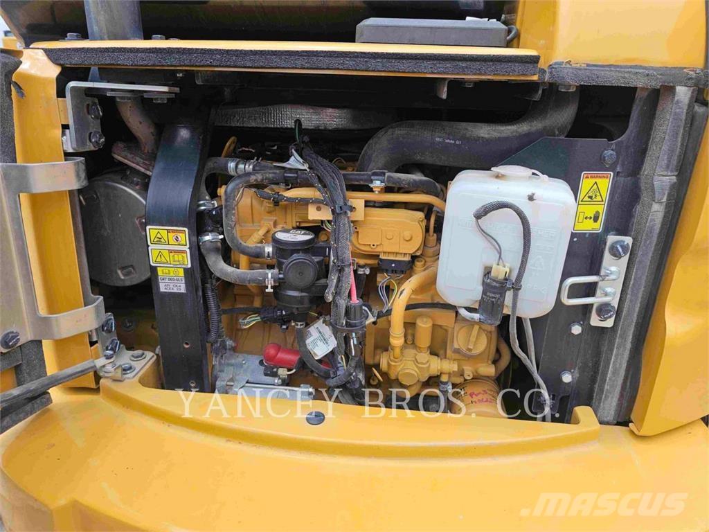 CAT 305E2CR حفارات زحافة