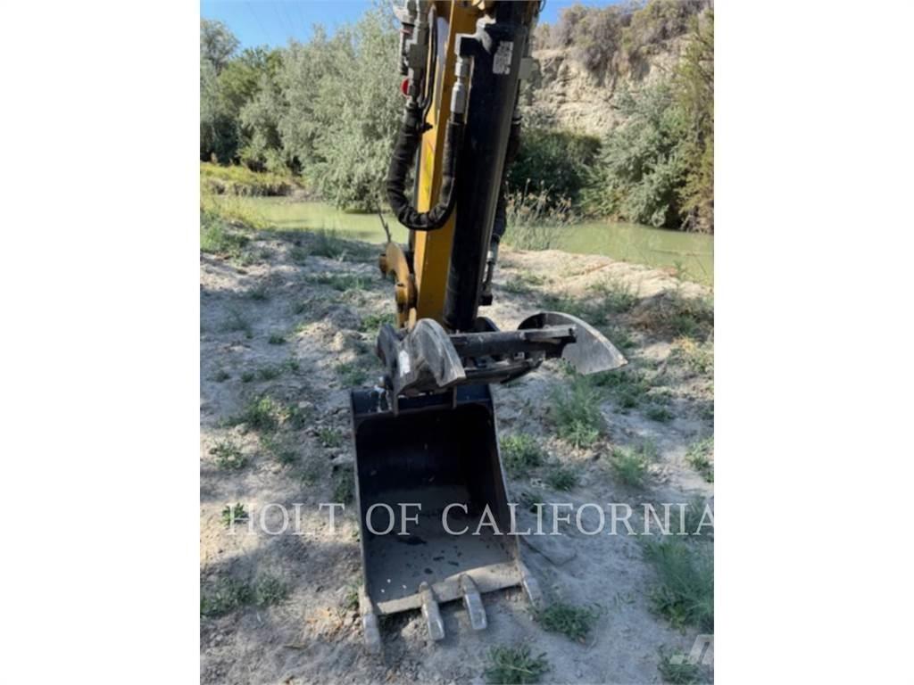 CAT 305E2CR حفارات زحافة