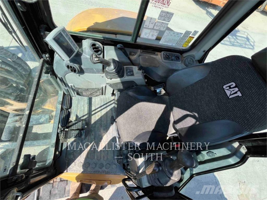 CAT 305E2CR حفارات زحافة