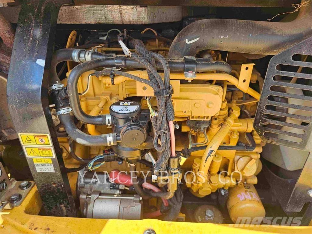 CAT 305E2CR حفارات زحافة