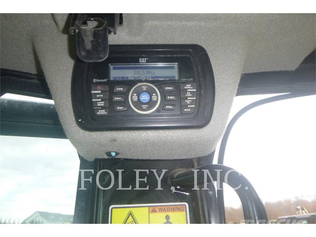 CAT 305E2CR حفارات زحافة