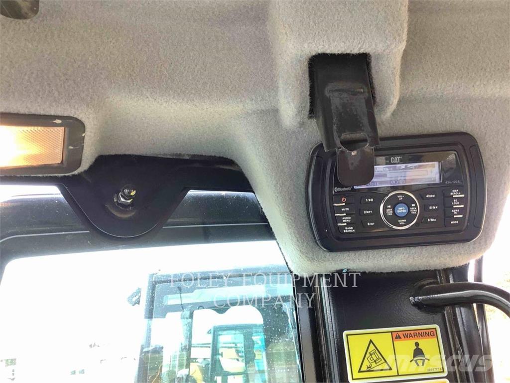 CAT 305E2LC حفارات زحافة