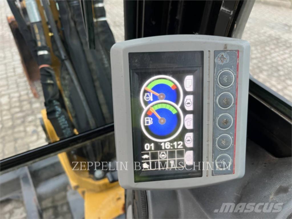 CAT 305ECR حفارات زحافة