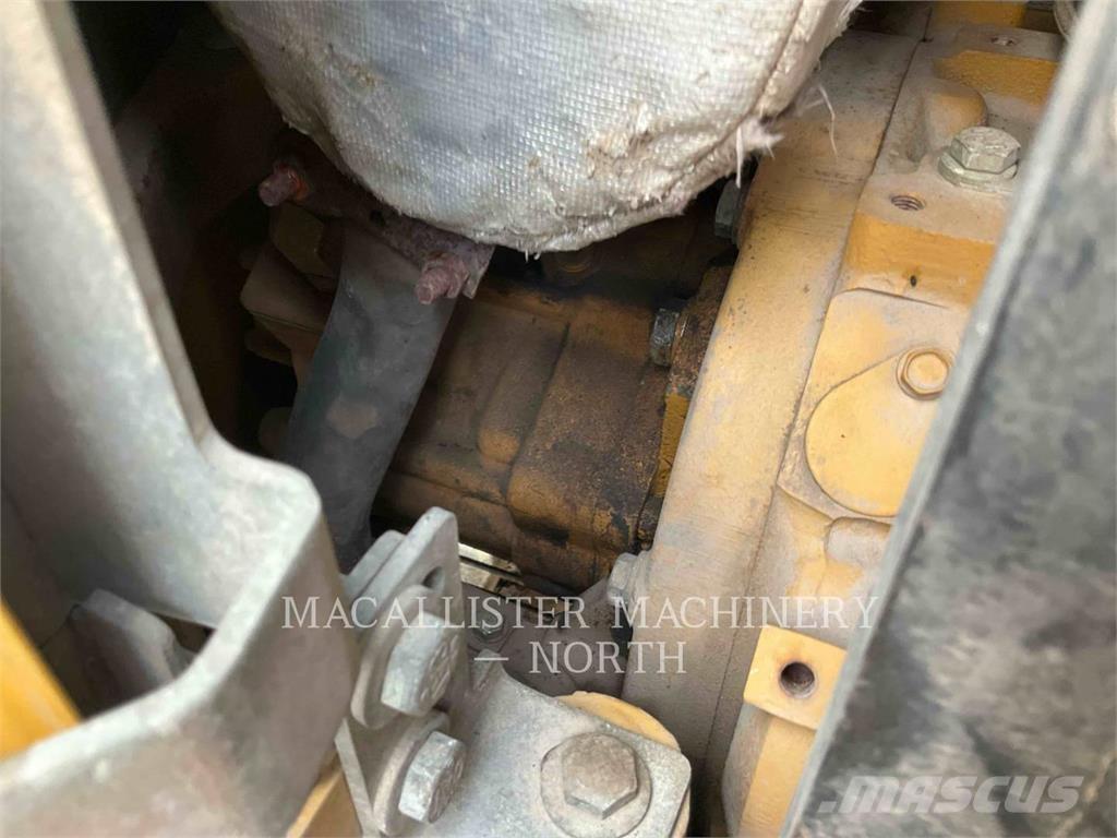 CAT 305ECR AQ حفارات زحافة