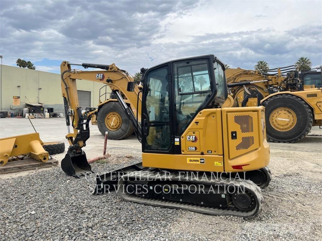CAT 306 حفارات زحافة
