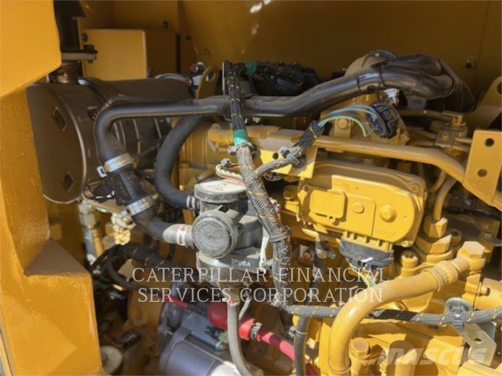 CAT 306 حفارات زحافة