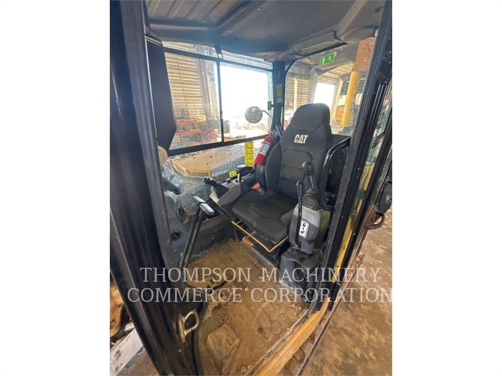 CAT 306-07CR حفارات زحافة