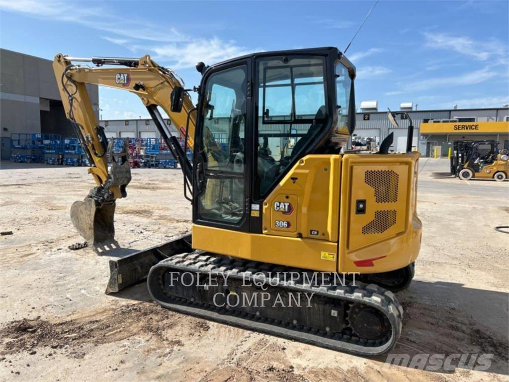 CAT 306-07CRC حفارات زحافة