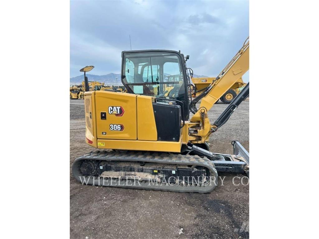 CAT 306 C3 TAQ حفارات زحافة