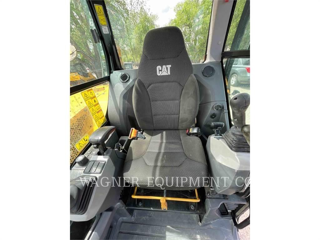 CAT 306 CR حفارات زحافة