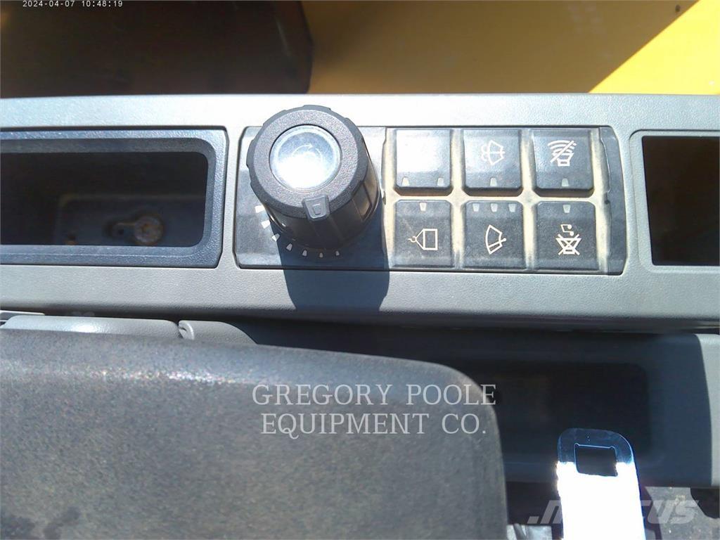 CAT 30607CR حفارات زحافة