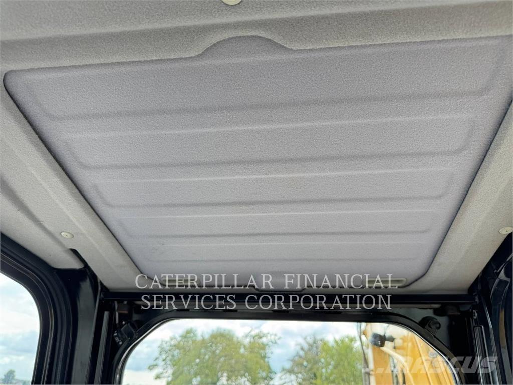 CAT 30607CR حفارات زحافة