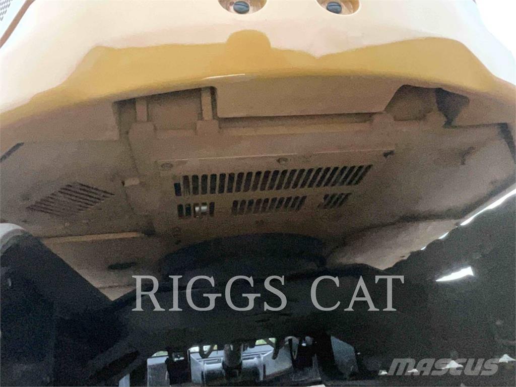 CAT 30607CR حفارات زحافة