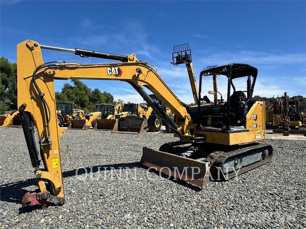 CAT 30607CR حفارات زحافة