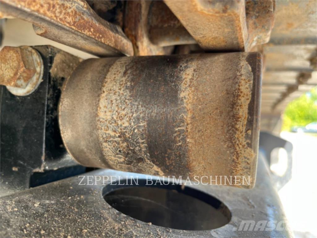 CAT 306CR-07A حفارات زحافة