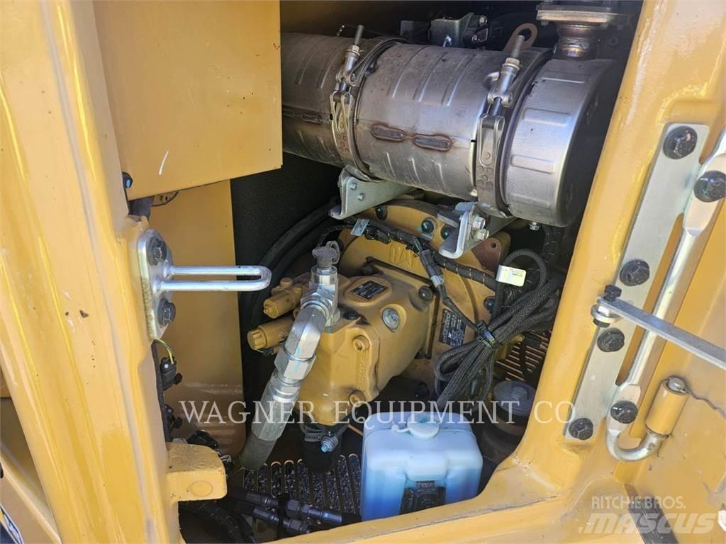 CAT 306CR THB حفارات زحافة