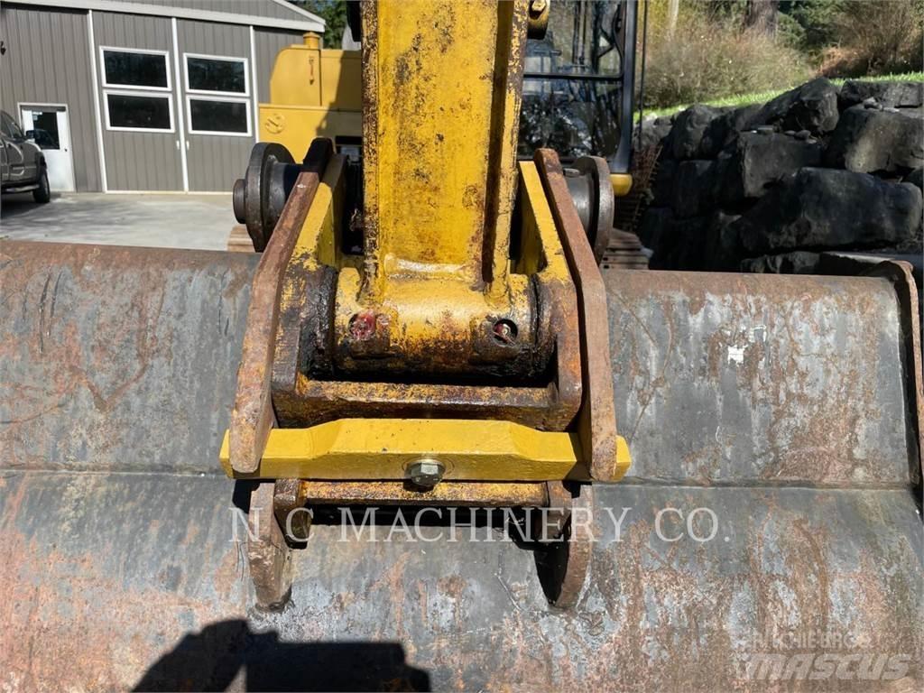 CAT 307 حفارات زحافة