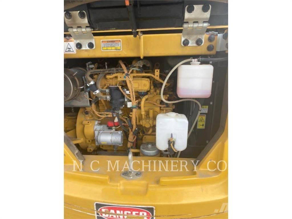 CAT 307E2 حفارات زحافة