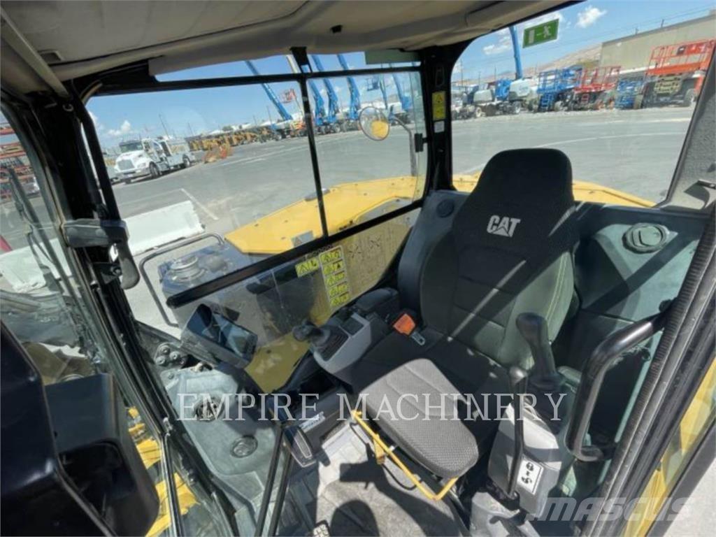 CAT 308-07 حفارات زحافة