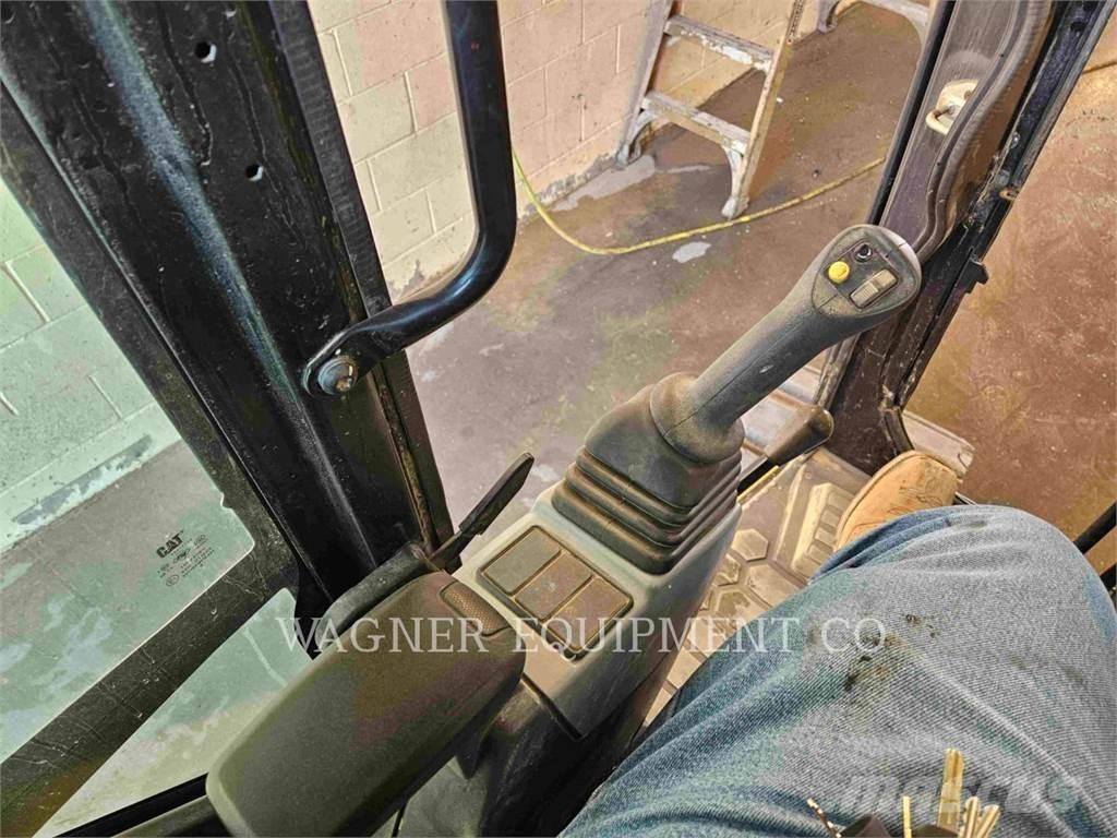 CAT 308 CR حفارات زحافة