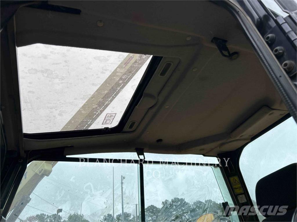 CAT 308CR حفارات زحافة