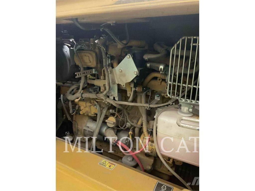 CAT 308CR حفارات زحافة