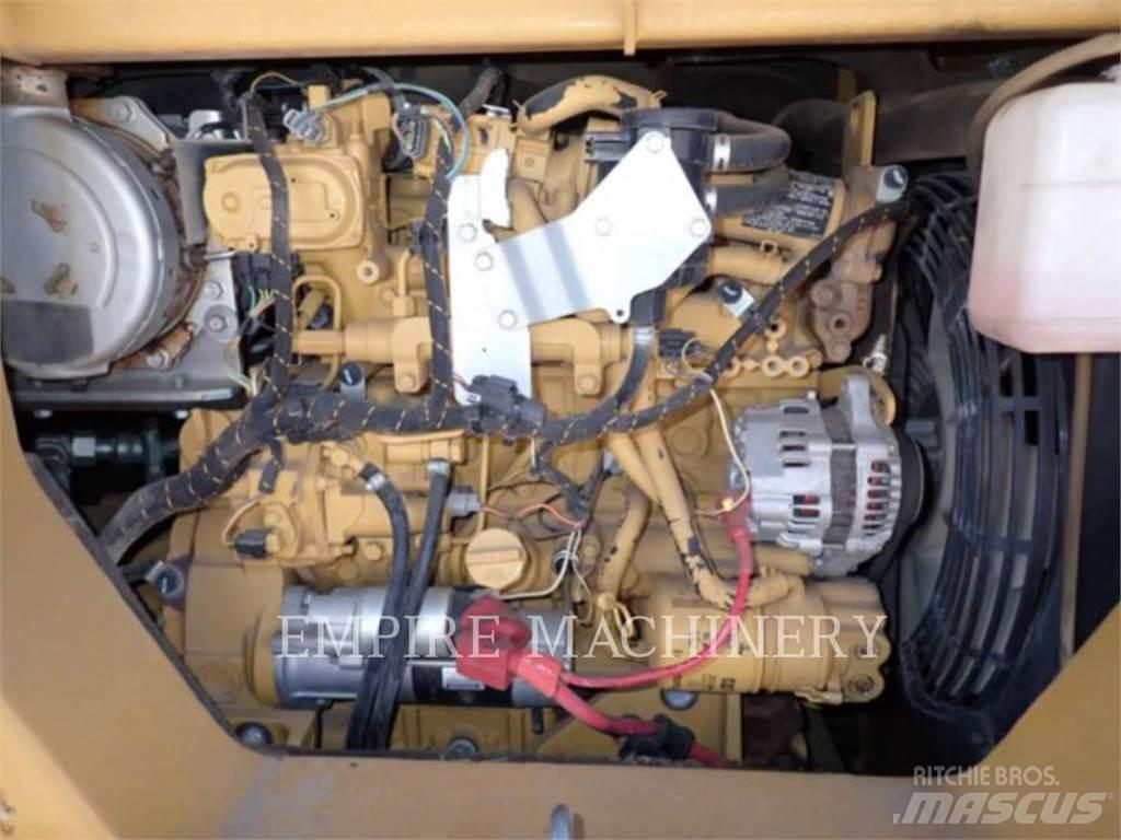 CAT 308E حفارات زحافة
