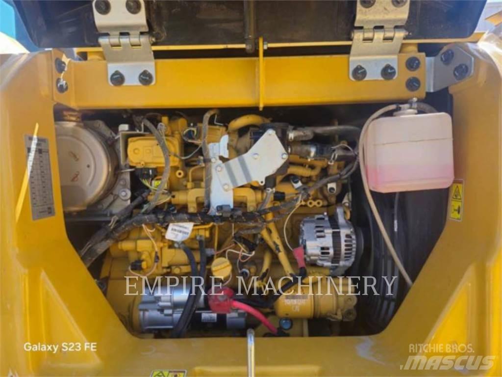 CAT 308E2 حفارات زحافة