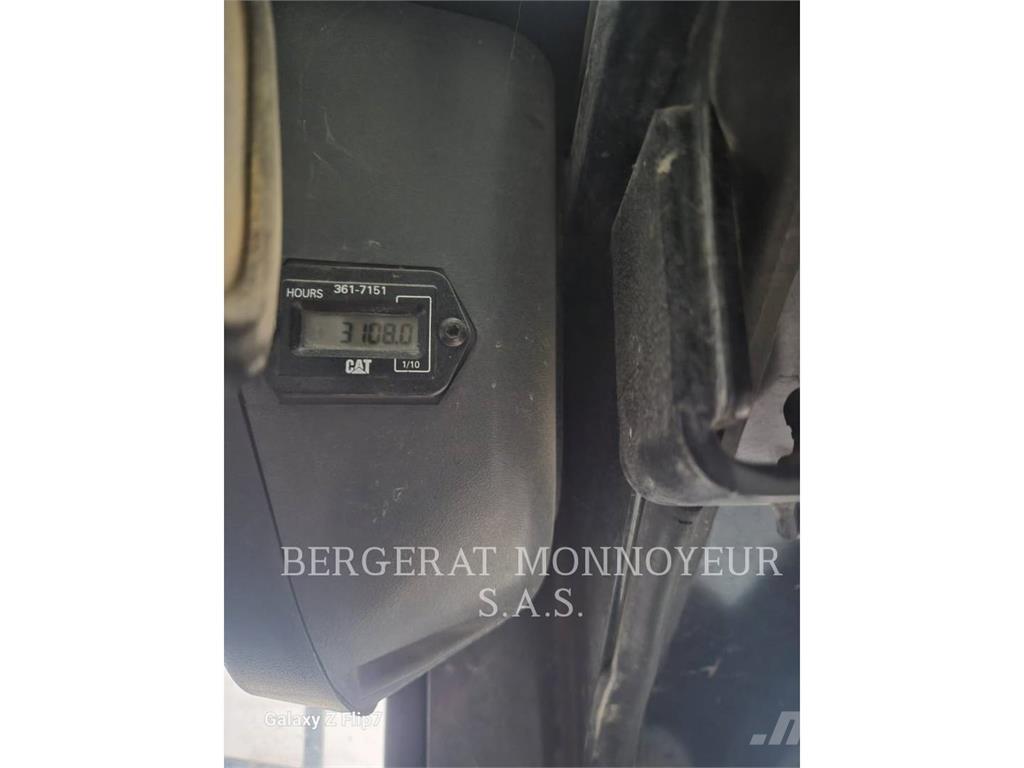 CAT 309 حفارات زحافة