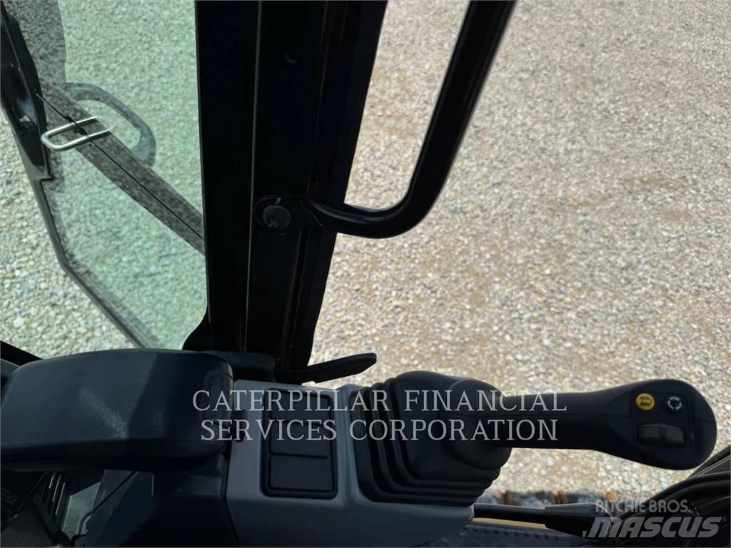 CAT 30907CR حفارات زحافة