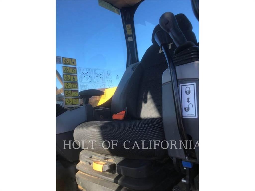 CAT 310 حفارات زحافة