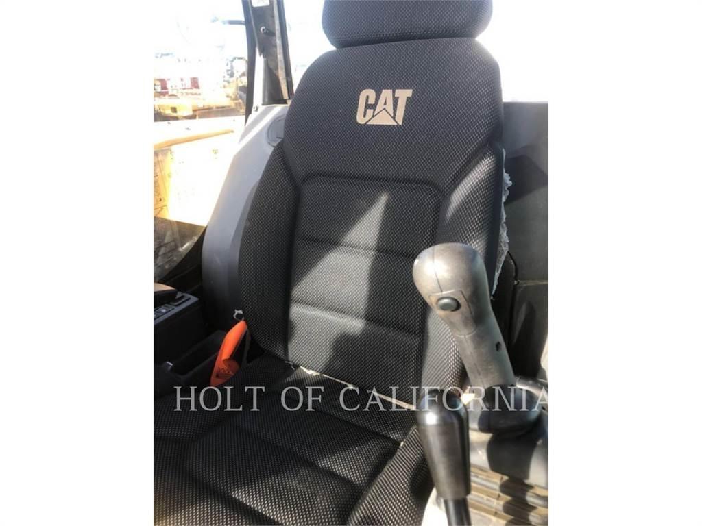 CAT 310 حفارات زحافة