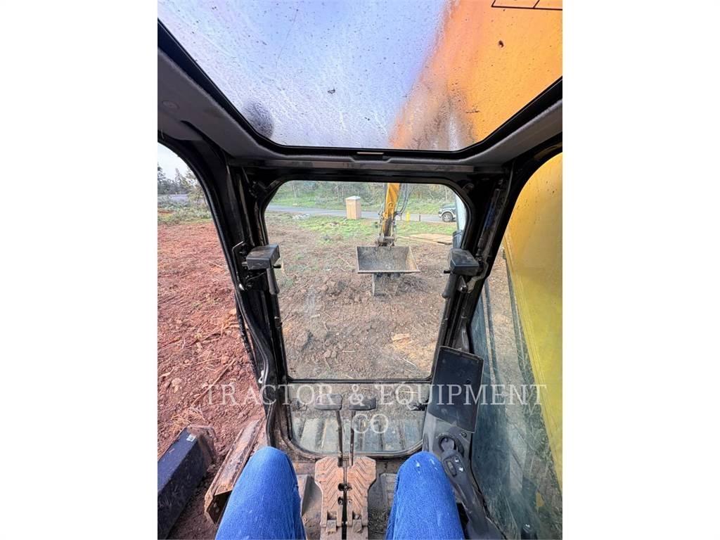 CAT 310 حفارات زحافة