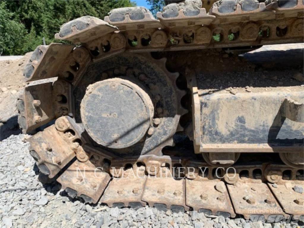 CAT 310 حفارات زحافة