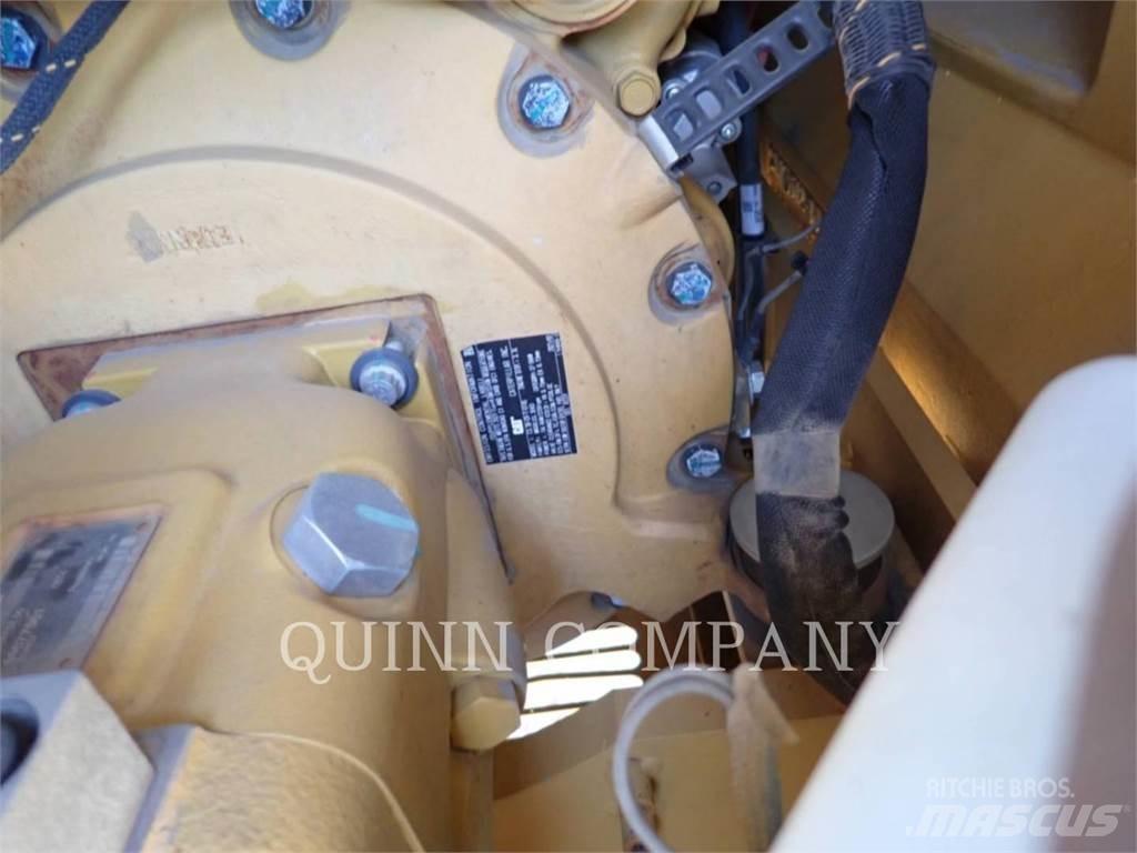 CAT 310 حفارات زحافة