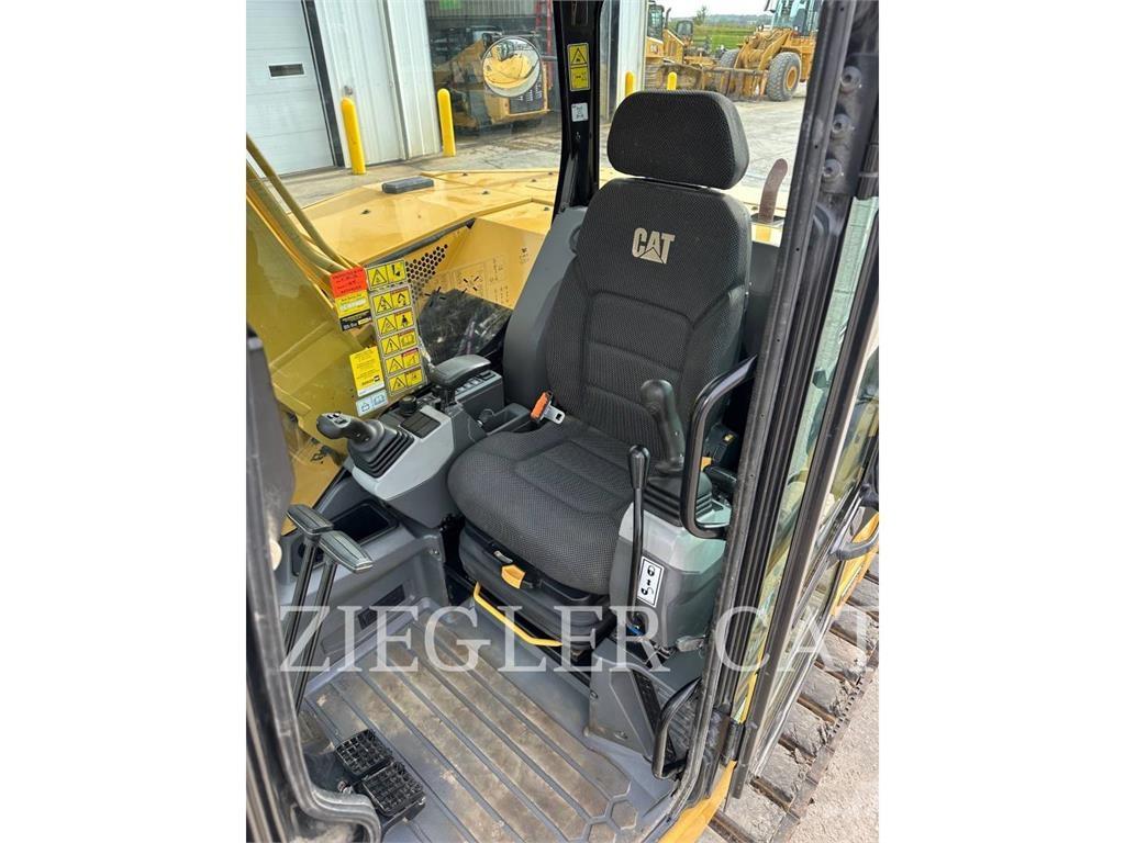CAT 310 حفارات زحافة