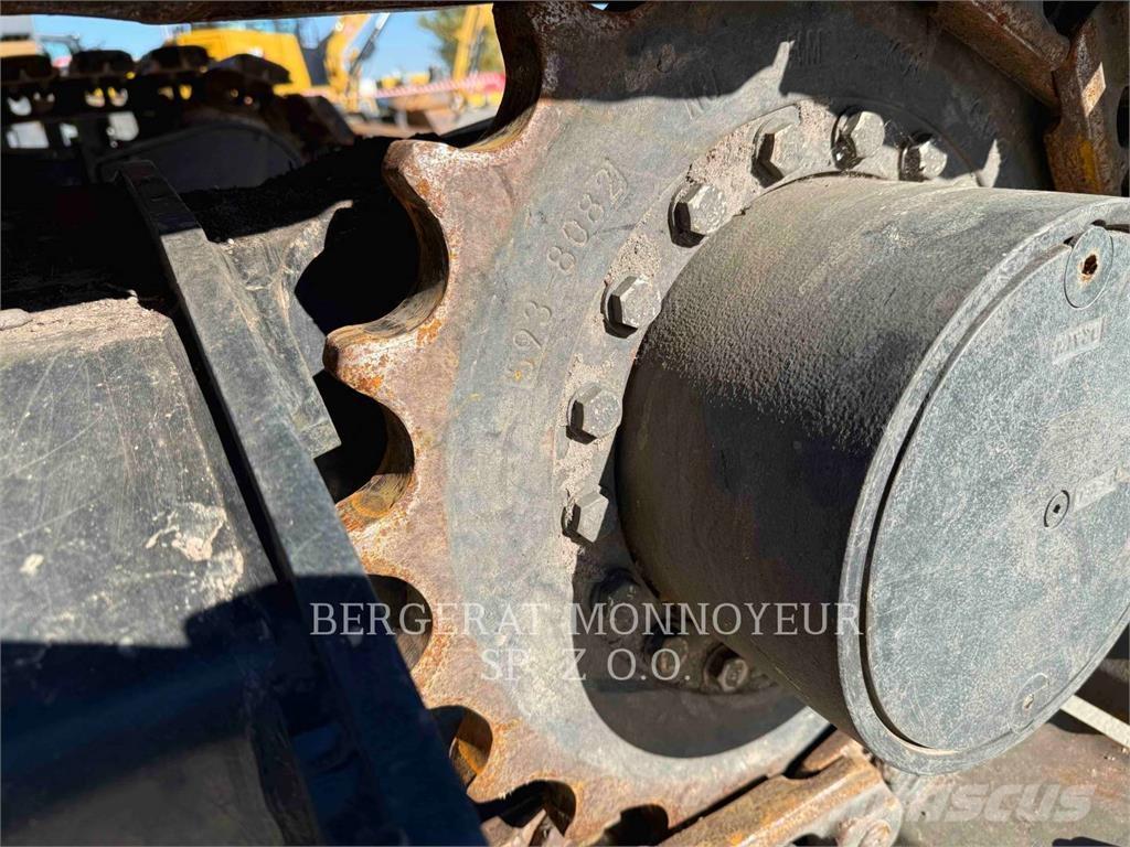 CAT 310 حفارات زحافة