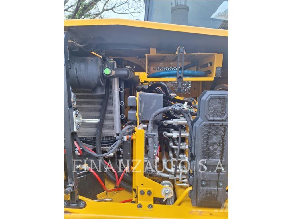 CAT 310 حفارات زحافة