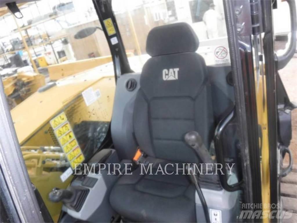 CAT 310-07 حفارات زحافة