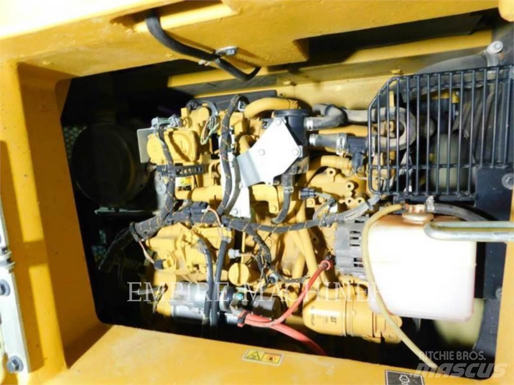 CAT 310-07 حفارات زحافة