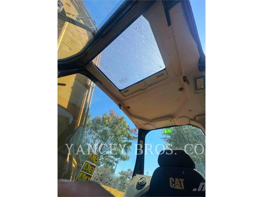 CAT 31007 حفارات زحافة