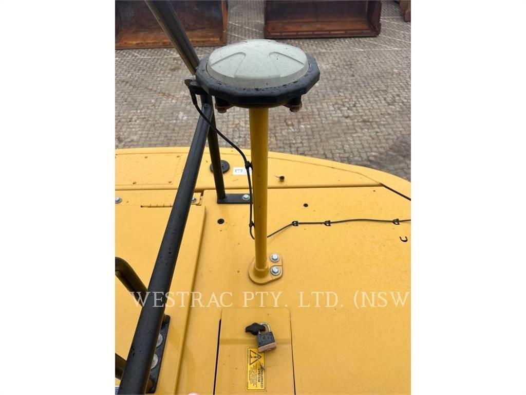 CAT 313-07 حفارات زحافة