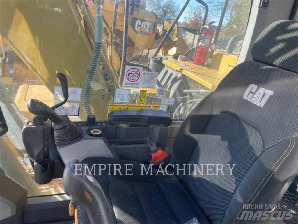 CAT 313-07 P حفارات زحافة